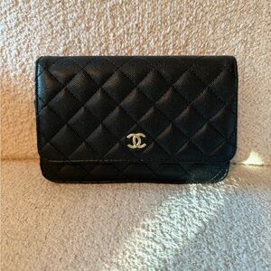 Elegant CC crossbody bag